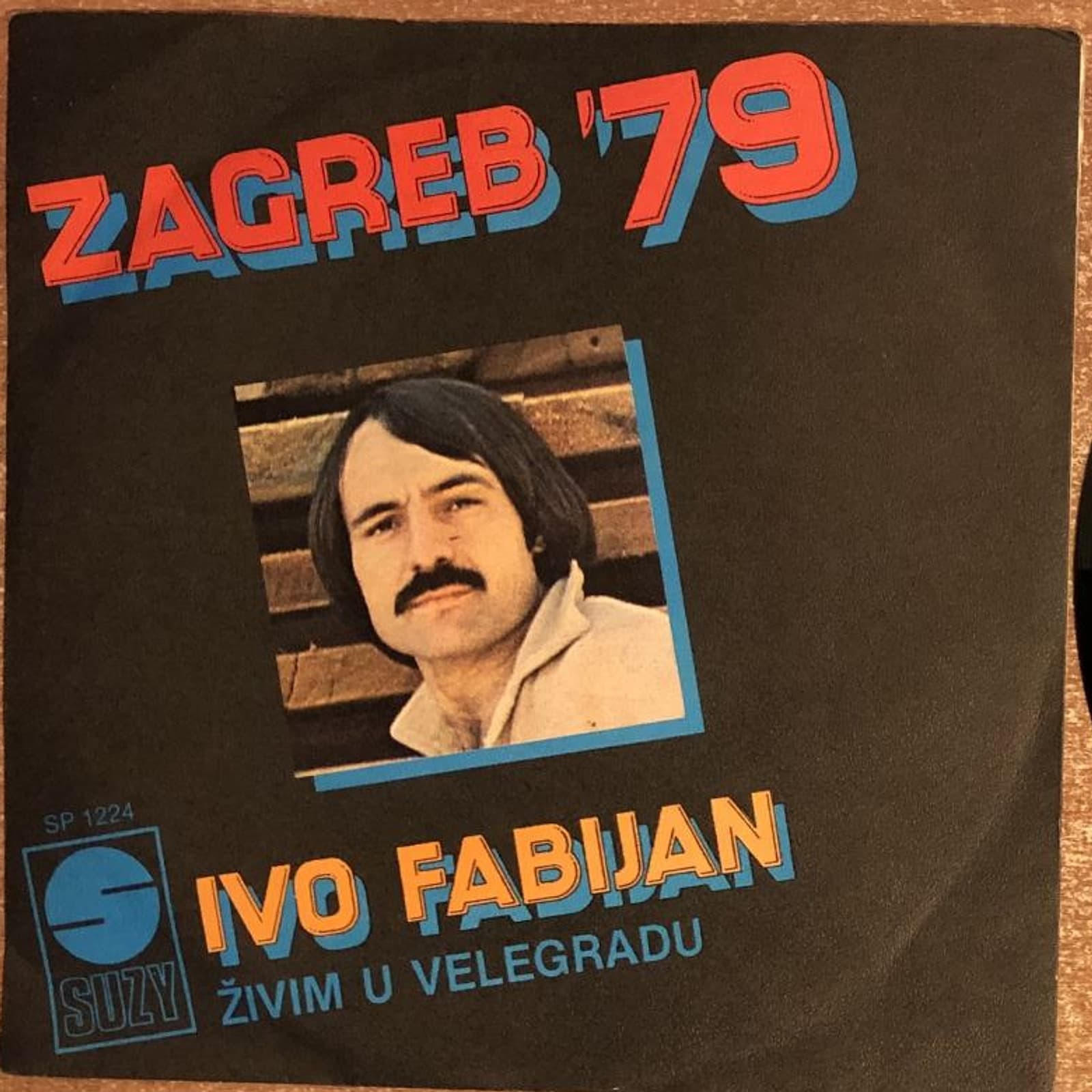 Prednja strana izdanja Živim u velegradu / Moj pas Lobo Ive Fabijana